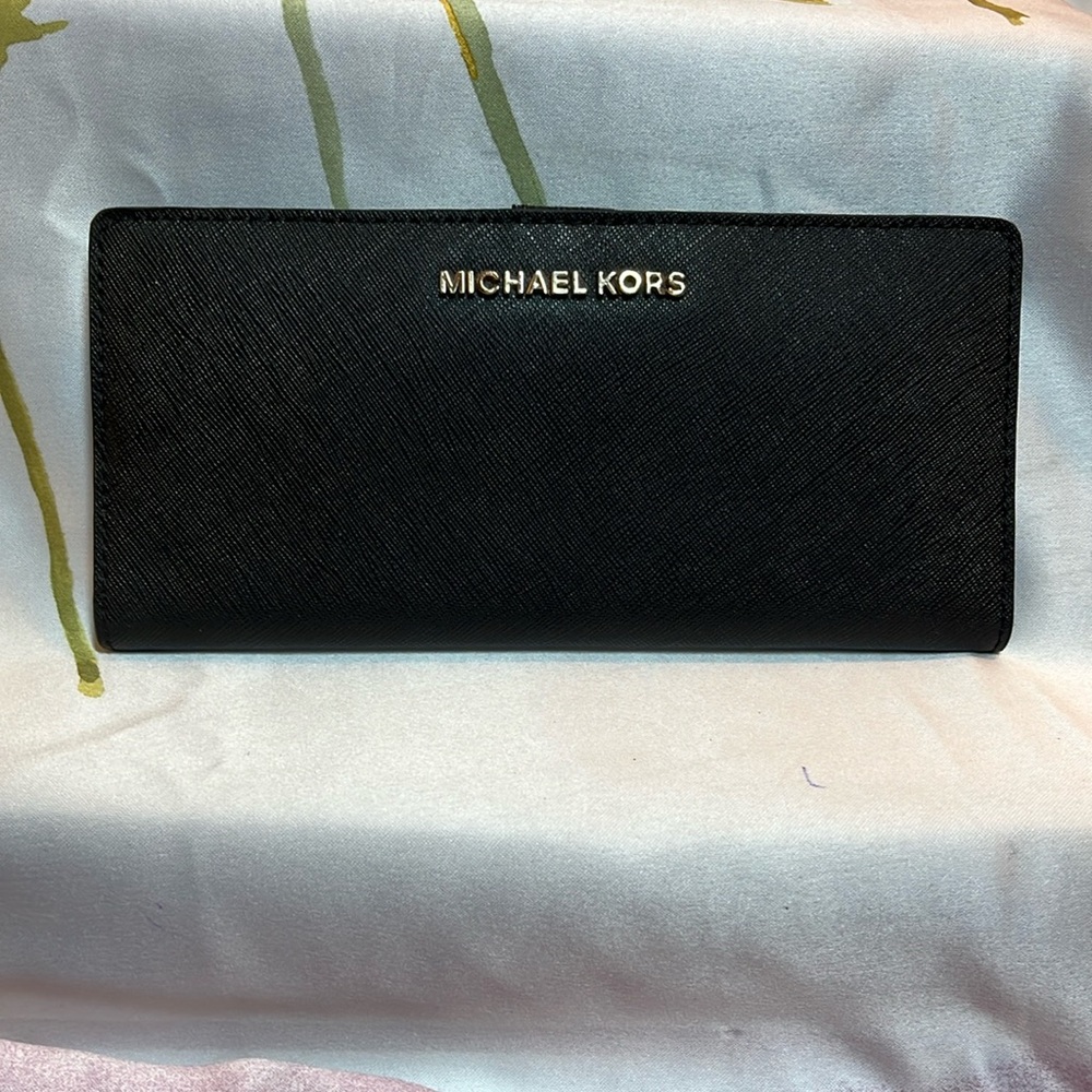 Michael Kors Black Saffiano leather Wallet-EUC